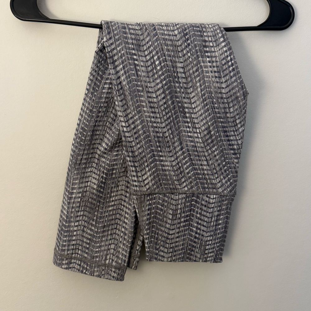 EUC Lululemon Wunder Under Tight Luon Fabric Size 4 21" Inseam